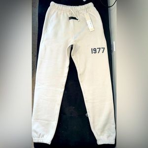 Big Kids Essentials Fear Of God Size 10 (Large) Sweat Pants Brand New With Tags